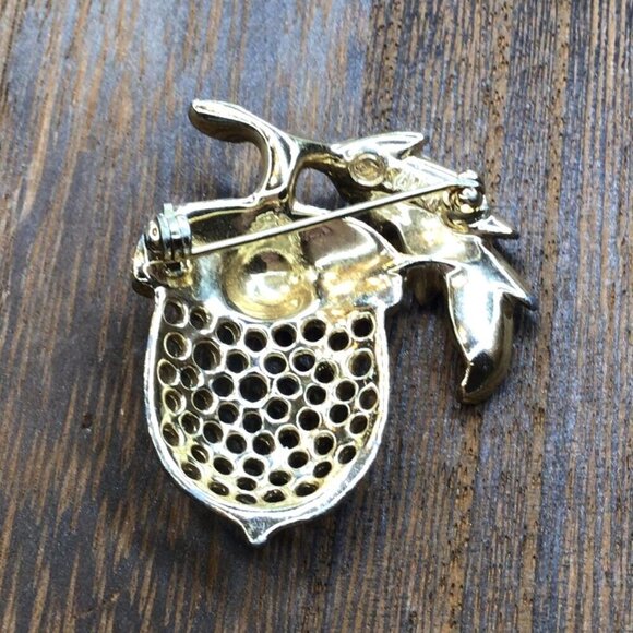 Vintage Sarah Coventry Acorn Brooch Gold Tone Signed - Picture 3 of 4